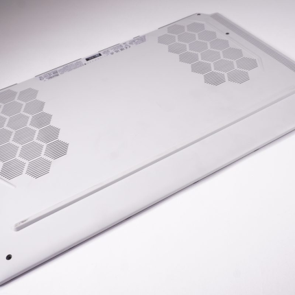AM3Q2000611 Alienware Bottom Base Cover  Lunar Light AWX15R2-7662WHT-PUS
