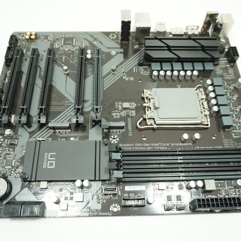 B760DS3HAC GigaByte Intel LGA 1700 Socket DDR5 ATX No IO shield Plate