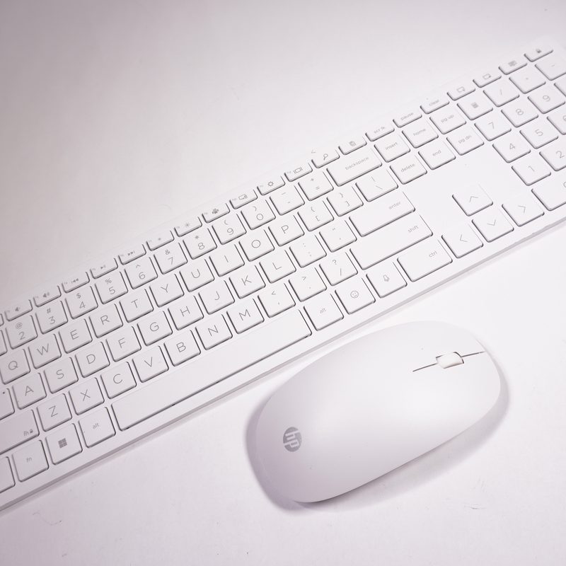 M81901-001 Hp US White Wireless Keyboard & Mouse Combo 27-CA0276Z PAVILION