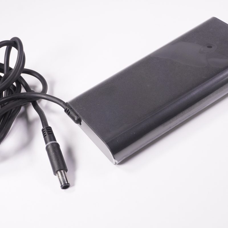 R4P0K Dell 240W 19.5V 12.31A AC ADAPTER AWX15R2-7662WHT-PUS